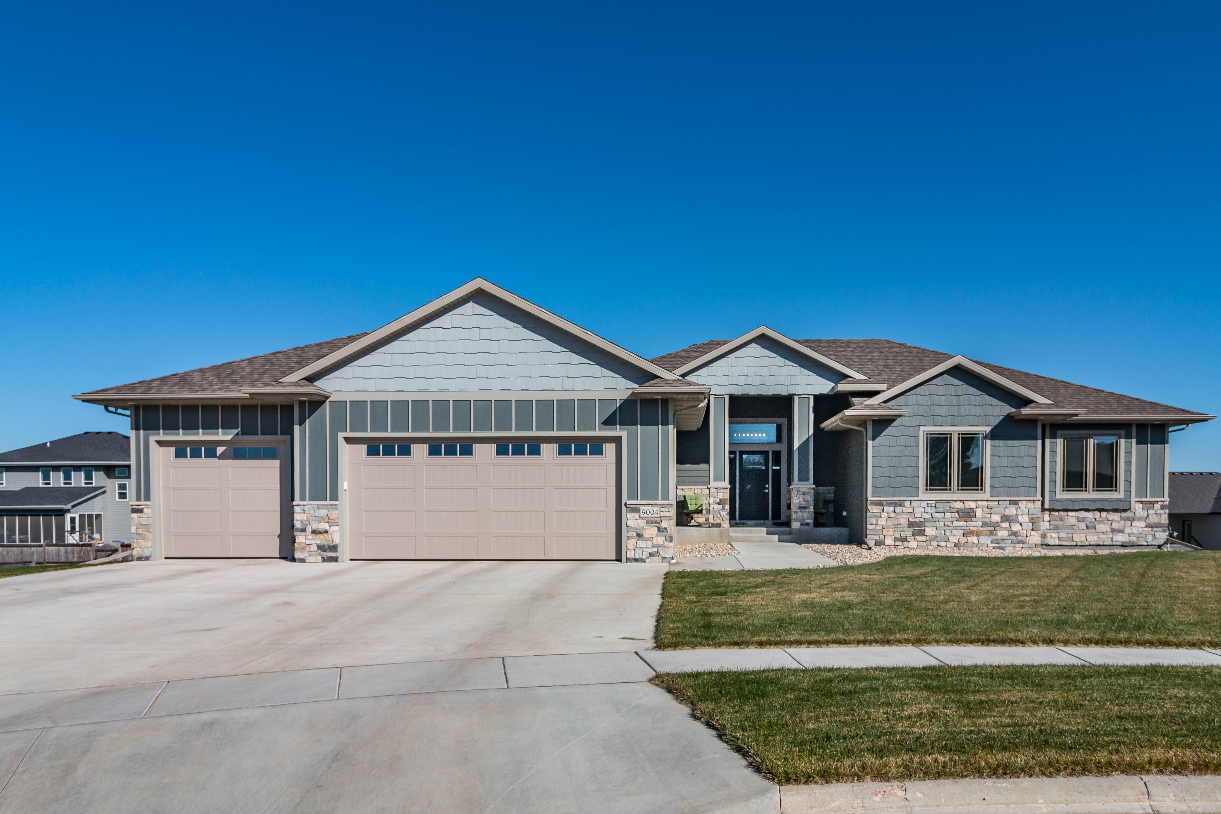9004 Kingfisher Circle, Sioux Falls, SD for Sale